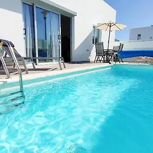 https://villa-la-asomada-playa-blanca.in-canary-islands.com